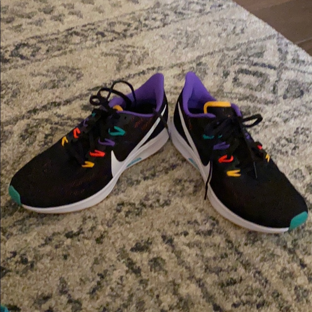 Brand new size 8 Nike running